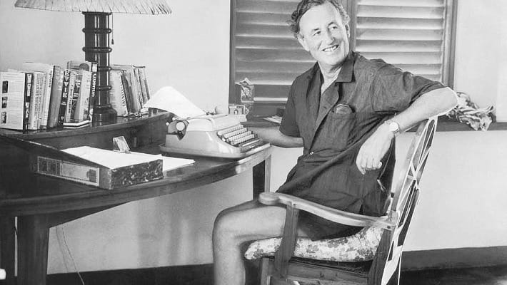 lettura e riflessione: Dove scriveva Ian Fleming by Pina&nbsp;Bertoli