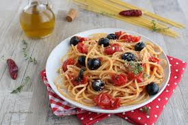 Cinque modi per scrivere e cucinare la pasta—01: Mr. M. / By j Ré&nbsp;Crivello