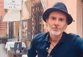 Al vostro posto non ci so stare, di Fabrizio Bartelloni (Pacini, 2025) Recensione di Marisa&nbsp;Salabelle